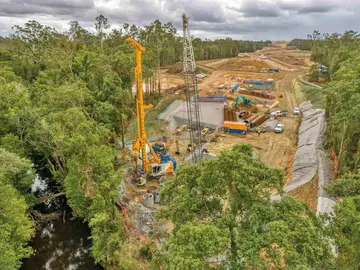 Bauer is installing the foundation piles for 23 new highway bridges in the Australian state of  Queensland.